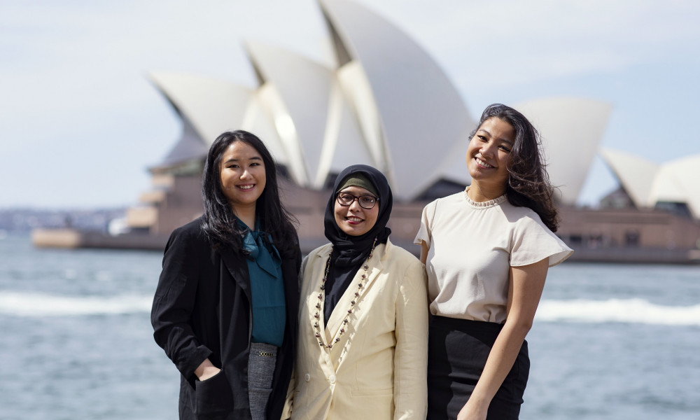 Indonesian students in front of Sydney Opera House